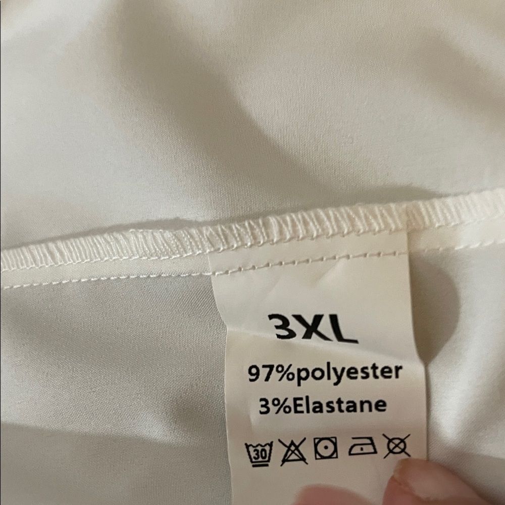 Elegant Ladies White Button-Up Blouse. 3X Unbranded - Picture 7 of 9